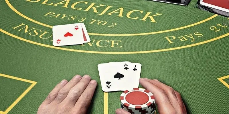 Rút bài đúng lúc là yếu tố then chốt trong xì dách trực tuyến.