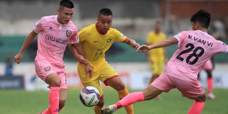 Tin Bóng Đá V-League - Phân Tích Và Nhận Định Từ Chuyên Gia 3 Các đội bóng yếu thường tạo nên bất ngờ trước các ông lớn.