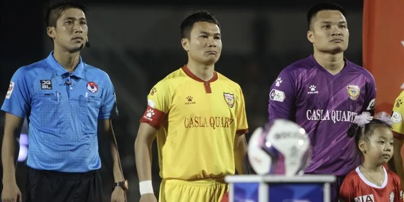 Tin Bóng Đá V-League - Phân Tích Và Nhận Định Từ Chuyên Gia 4 Chiến thuật linh hoạt là chìa khóa thành công tại V-League.
