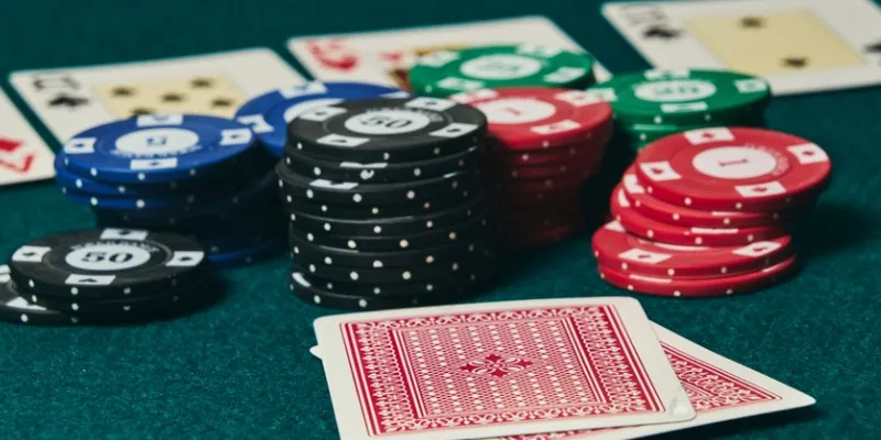 Bí quyết chơi Poker thắng lớn cho tân thủ là gì?